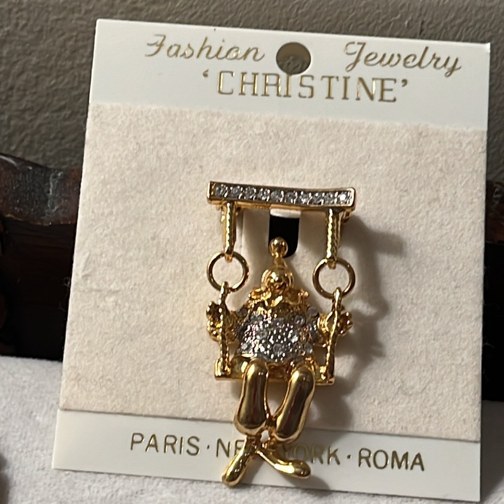 Christine Clown Brooch Gold-tone